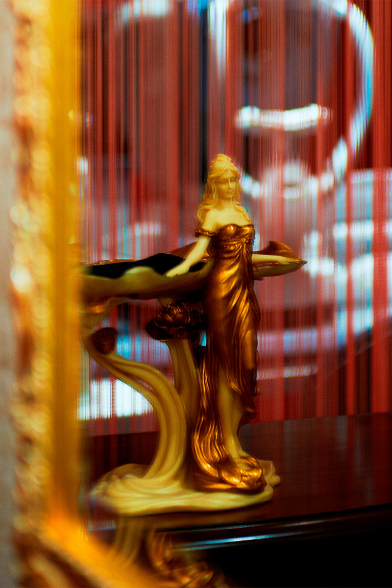 Showroom fitting details